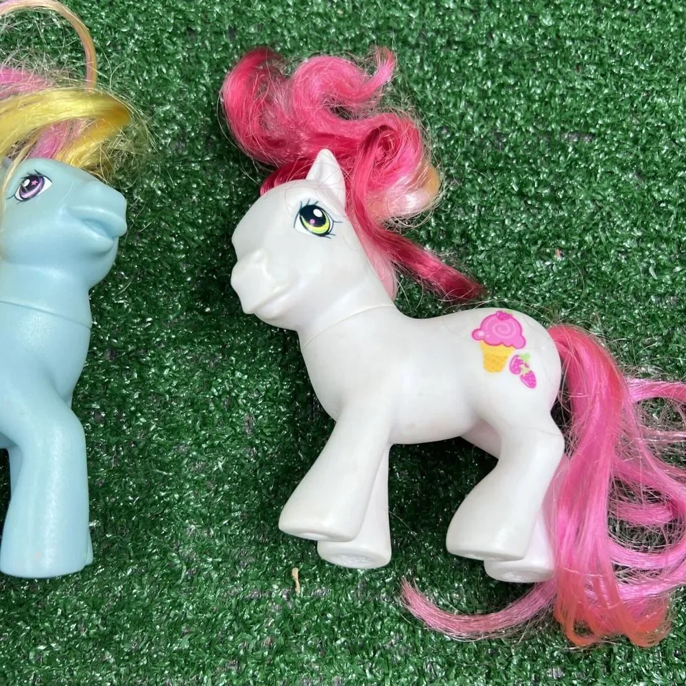 My Little‎ Pony 2006 Lot Of 2 Party Cake & Strawberry Surprise